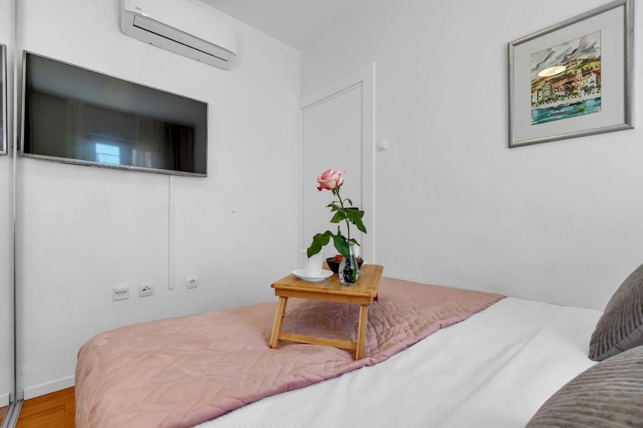 Luxury City Center Apartments Макарска Екстериор снимка