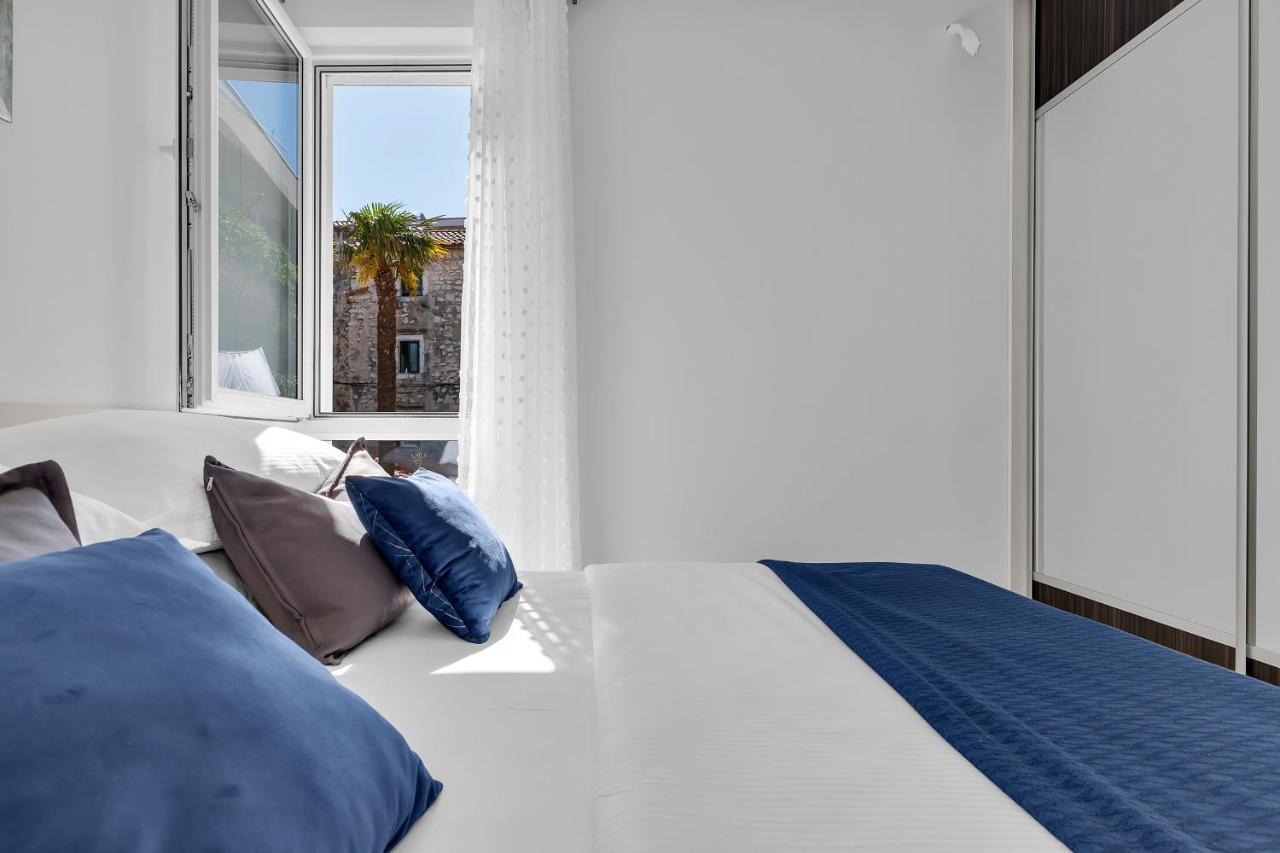 Luxury City Center Apartments Макарска Екстериор снимка